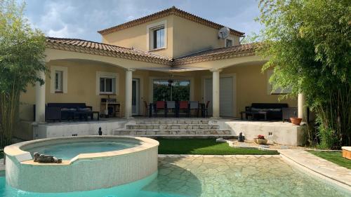 Gallery image of La villa Bouddha Bamboo in Saint-Drézéry