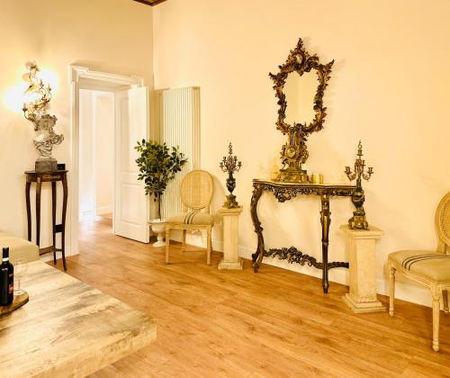 Area soggiorno di Trevi Fountain Elegant Apartment