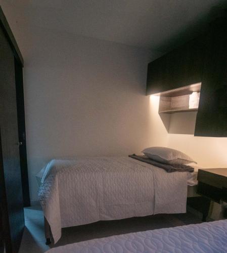 a bedroom with a bed with a white bedspread at Apartamento en Rionegro in Rionegro
