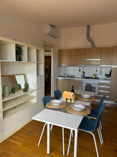 Appartamento Isola- Attico con Balcone