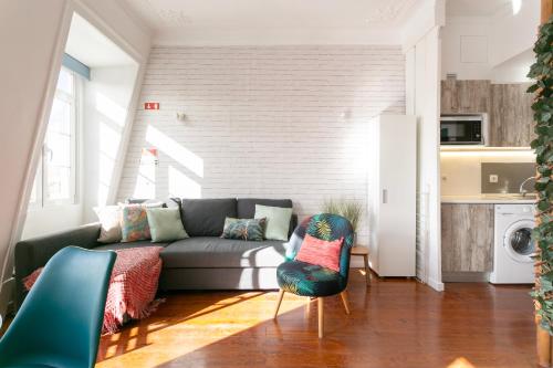 Lisbon beautiful small penthouse with air conditioner!