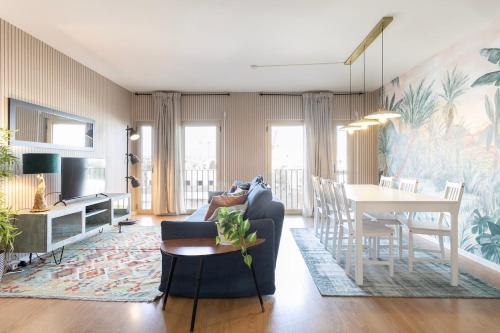 Modern 2bdr flat in the city's heart!