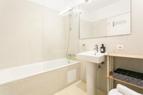 Modern 2bdr flat in the city's heart!