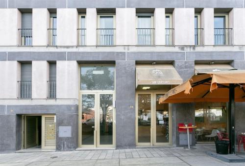 Modern 2bdr flat in the city's heart!