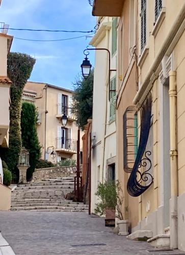 Le refuge du Suquet, quartier authentique de Cannes, vue mer