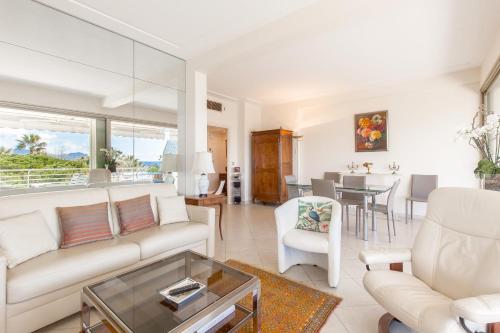 Sea View 95m Apartment with Large Terrace Cannes Croisette