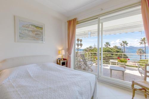 Sea View 95m Apartment with Large Terrace Cannes Croisette