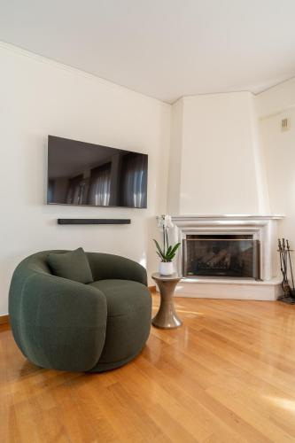 Elegant Skyline Penthouse Acropolis View 3BR 2BA