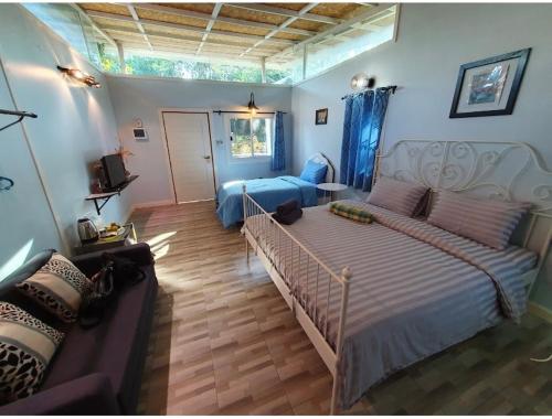 เตียงในห้องที่ ไร่สนสีแสด แอท ภูเรือ