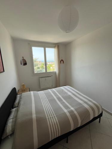 Ένα ή περισσότερα κρεβάτια σε δωμάτιο στο Lumineux appartement en centre ville