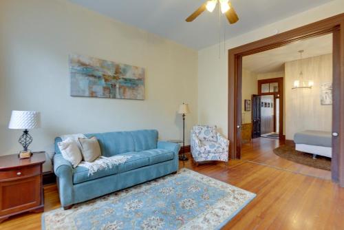 Zona de estar de STL Apartment Close to Downtown!