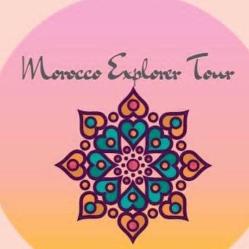 ein farbenfrohes Mandala auf rosa Grund mit den Worten Morgans Auster in der Unterkunft Marruecos Excursiones in Inezgane