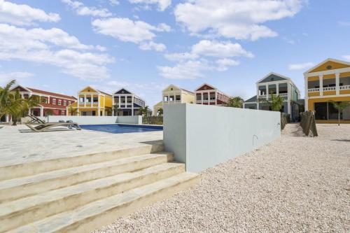 a house on the beach with stairs and houses at Casa Mahi Mahi (begane grond) in Kralendijk