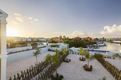 an aerial view of a resort with a swimming pool at Casa Mahi Mahi (begane grond) in Kralendijk