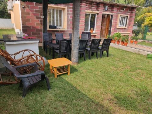 Κήπος έξω από το Siva rama garden resort& swimming pool 5star stay 3BHK room no 5 ,6,7 bheemili bech road nr