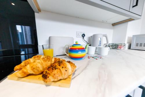Makanan di atau berdekatan apartmen