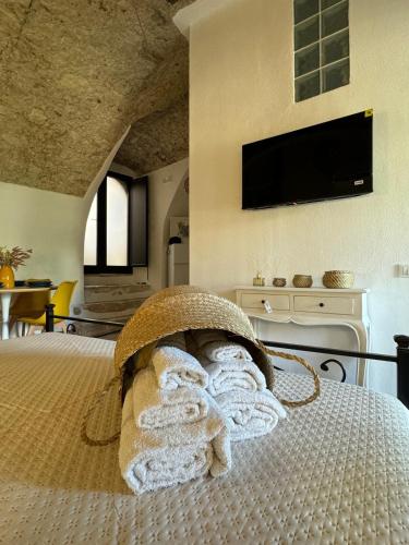 a bedroom with a bed with towels on it at Les Petites Maisons in Rodi Garganico