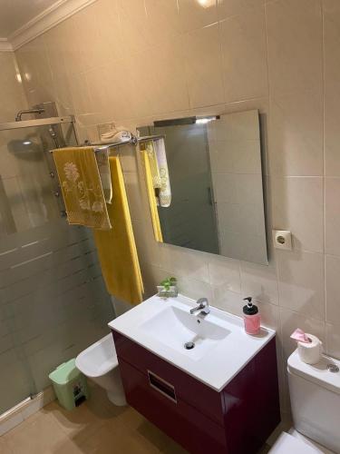 Preciosas habitaciones dobles con aire acondicionado y terraza en zona Capuchinos cerca del centro de Málaga