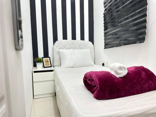 Postel nebo postele na pokoji v ubytování Partitioned Single Room in Al Barsha 1 Near Metro