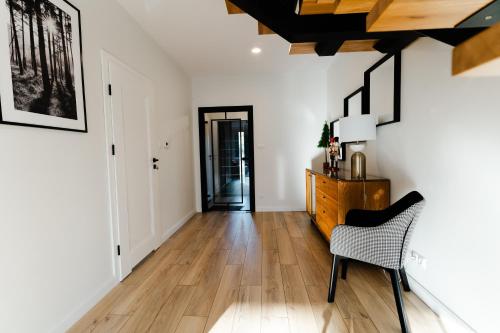 a living room with a desk and a chair at Flora & Sauna Kamieńczyk Konwaliowa 8 in Błonie