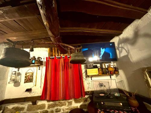 TV a/nebo společenská místnost v ubytování Долапите Гуест Хаус Dolapite guest house
