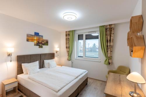 En eller flere senge i et værelse på Corner Apartment Fonyód