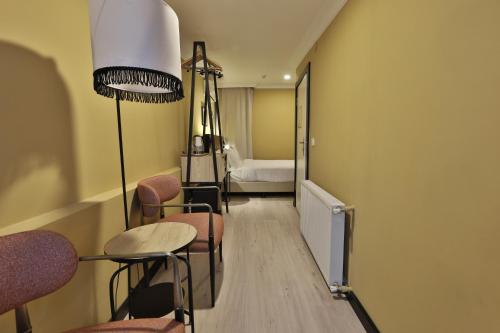 Standard Queen Room