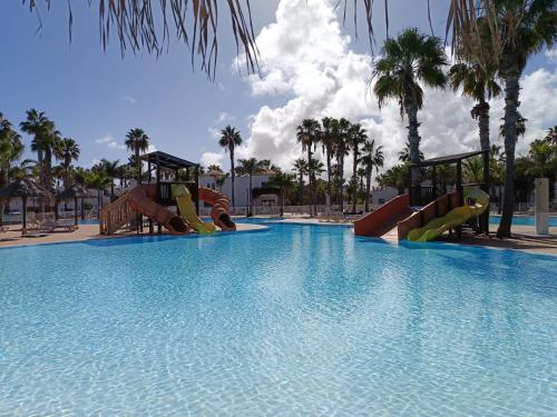 The swimming pool at or close to Casa del Mar Air-conditioned Apartment with Swimming Pools - Corralejo Playa