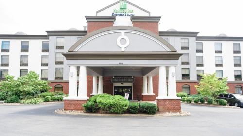 a building with a sign on top of it at Holiday Inn Express Hotel & Suites Kodak East-Sevierville by IHG in Kodak