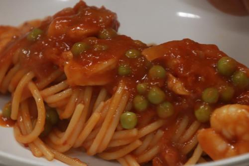 a plate of pasta with peas and sauce at La Bella Vita Agriturismo in Chiaramonte Gulfi