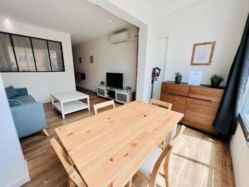 Photo de la galerie de l'établissement Le Palais Wilson - Apt 4 Prs - 300m plages - Clim, à Antibes