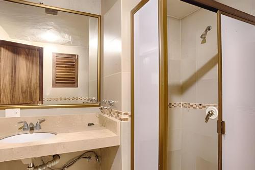 Ένα μπάνιο στο Estudio a 10 pasos de la playa Vallarta en Los Tules