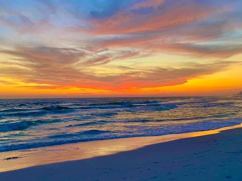 5 Star Resort 2BR 2 BATH King Suite Shuttle Pools Across from Beach 2208 photo 42