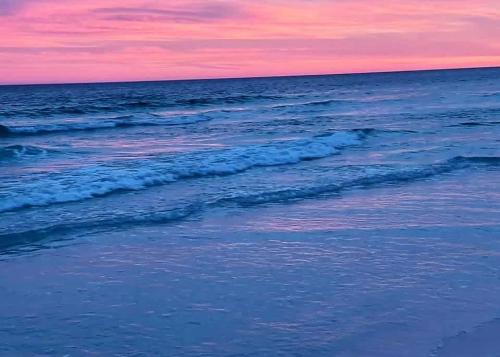 5 Star Resort 2BR 2 BATH King Suite Shuttle Pools Across from Beach 2208 photo 43
