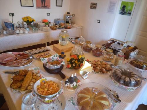 a table topped with lots of different types of food at Dimora Maltese in Morciano di Leuca
