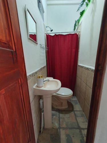 Koupelna v ubytování Zacatecoluca House