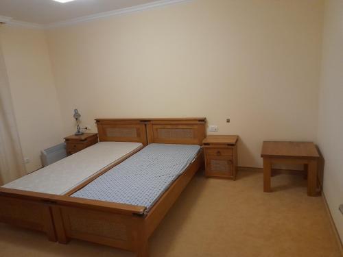 Letto o letti in una camera di Трёхкомнатные потрясающие люксовые апартаменты с двумя спальнями в лучшем отеле Болгарии Санта Марина у моря