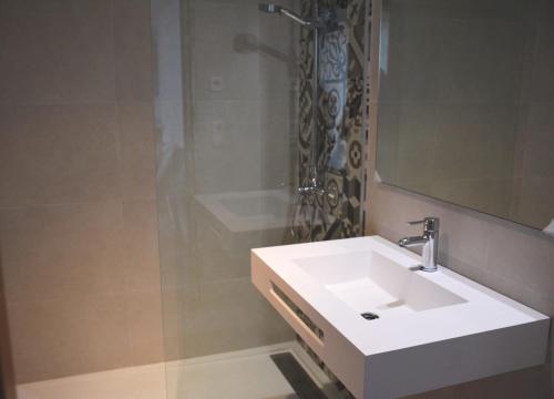 Ванная комната в Apartamentos Playa Moreia