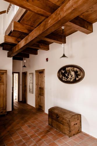a room with wooden ceilings and a picture on the wall at Domeček v Chaloupkách in Zdice
