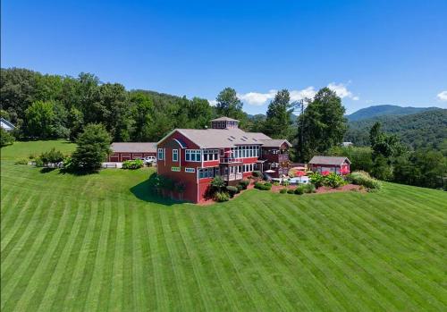 Fotografie z fotogalerie ubytování Deep Creek Manor v destinaci Bryson City