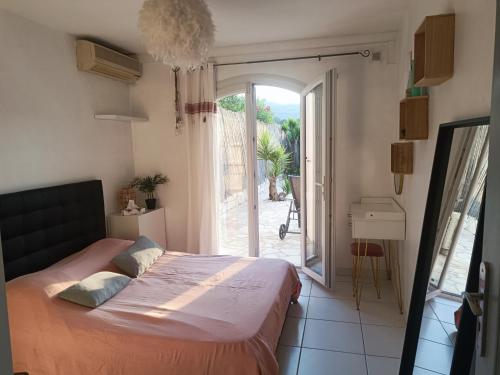 Photo de la galerie de l'établissement Appartement en Bas de villa avec piscine, à Auribeau-sur-Siagne