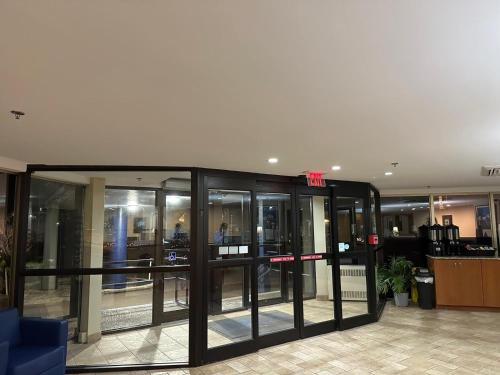 Lobi atau kawasan kaunter penerimaan di Charlottetown Inn & Conference Centre