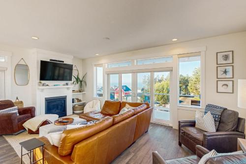 a living room with a couch and a fireplace at Off of the Hook in Lincoln City