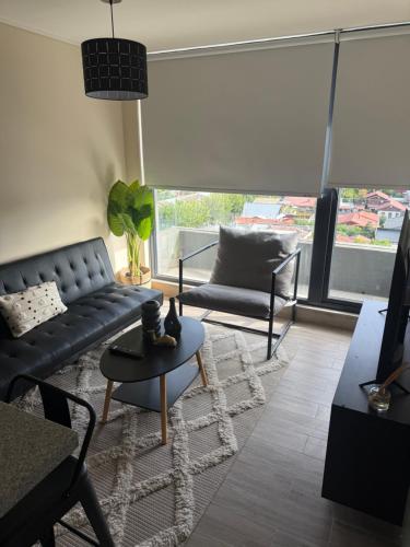 a living room with a couch and a table at Depto Claudio 904 in Chillán
