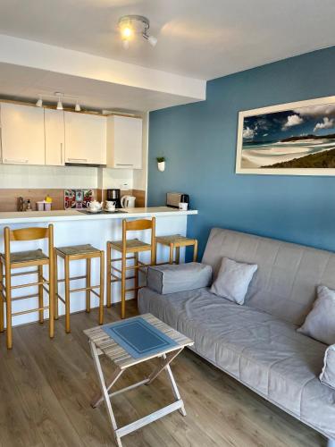 Apt Rhodes B dans la marina d'Empuriabrava, terrasse avec vue sur port Rhodes et les pyrénées