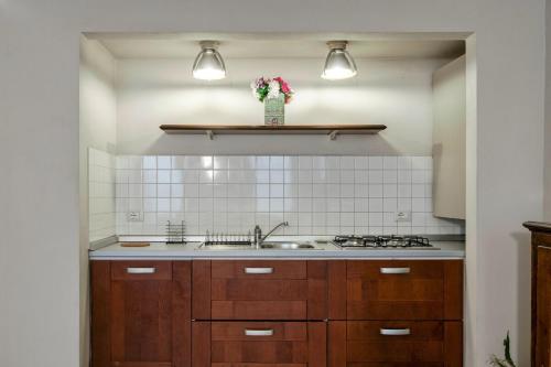 Kuchyň nebo kuchyňský kout v ubytování Loggia Apartment - Brescia City Center - by Host4U