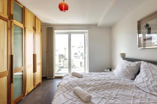 Postel nebo postele na pokoji v ubytování Elegant 2BR Apartment close to Beach and Paceville