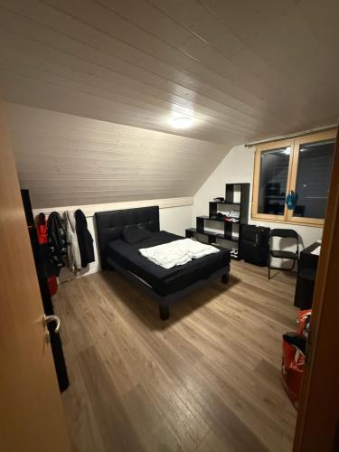 a small room with a bed in a room with a room at Chambre villa avec jardin in Bex