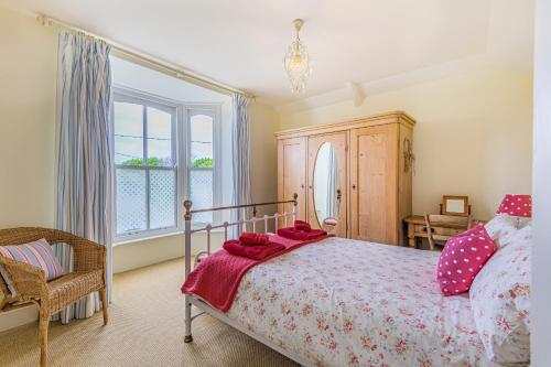 Ένα ή περισσότερα κρεβάτια σε δωμάτιο στο Ty Mor