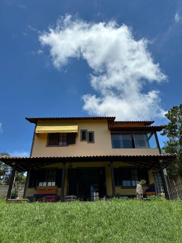 米格尔-佩雷拉Hostel Ares do Mundo的天空中一片云